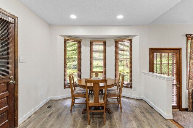 Building Photo - Gates Four Ranch Home
