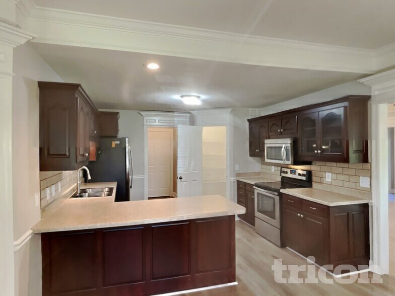 Building Photo - 2911 Wolves Trail