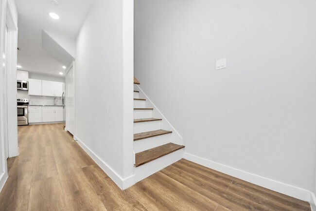 Building Photo - 6609 Bacher St