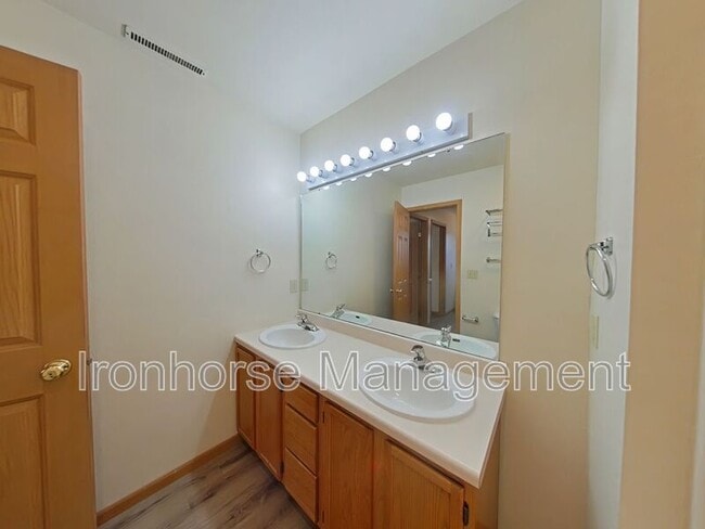 Building Photo - 2431 Wheeler Dr