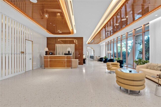 Building Photo - 2655 S Bayshore Dr