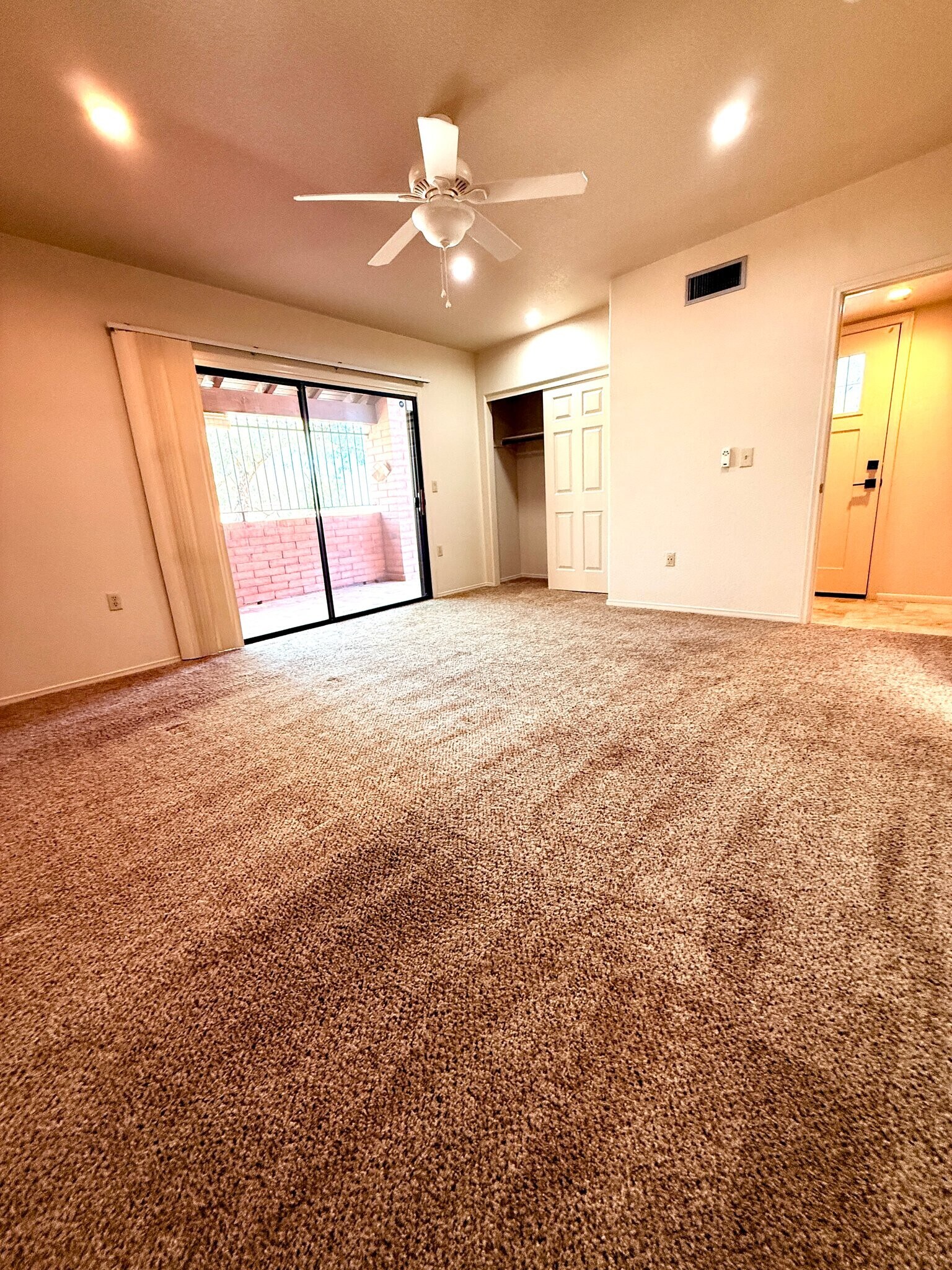 Building Photo - 8631 N Little Oak Ln