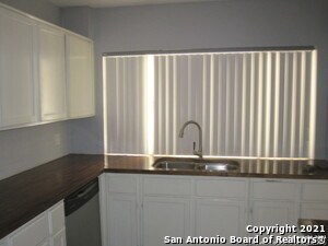 Building Photo - 3219 Meadow Dr