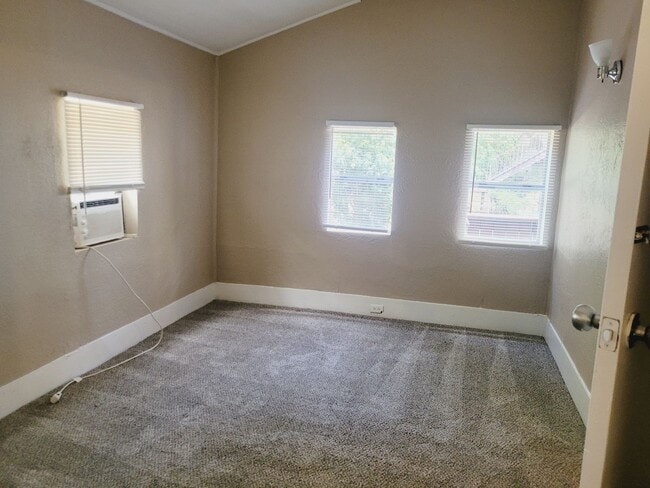 Building Photo - Awesome 1 bedroom | 1 bath apartment in historic home close to The PEARL!