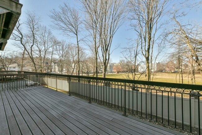 Building Photo - 185 High St