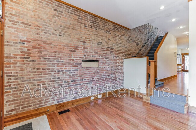 Building Photo - 2802 E Fairmount Ave