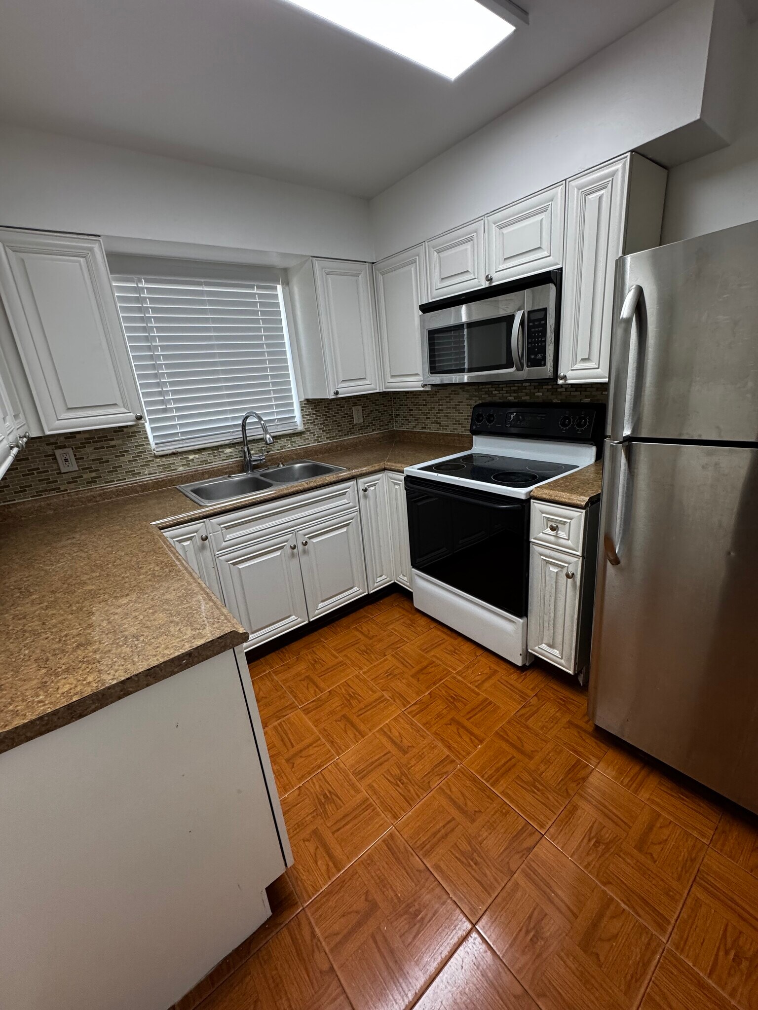 Building Photo - 3403 Rostan Ln