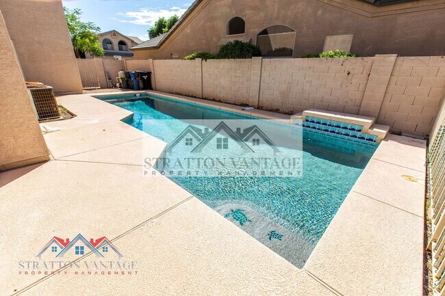 Building Photo - 960 E Constitution Dr