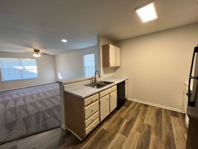 Building Photo - 3909-3911 Olympic Ct