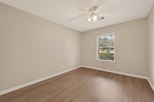 Building Photo - 9502 Skyline Dr