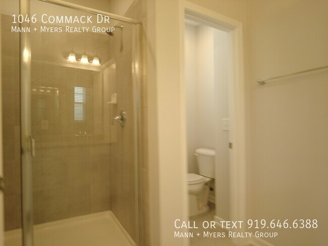 Building Photo - 1046 Commack Dr