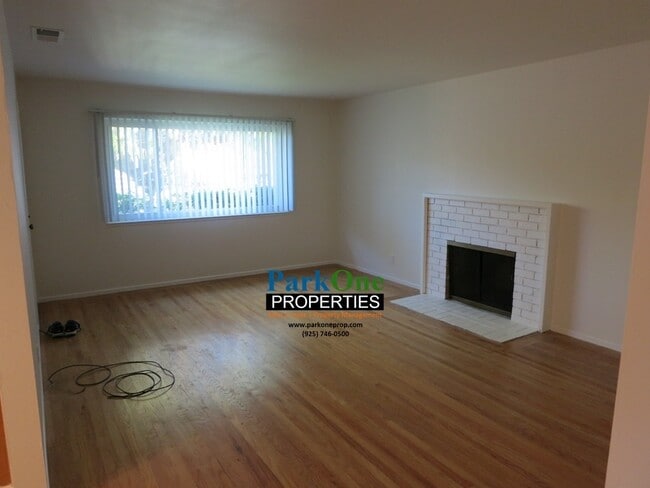 Building Photo - Charming 3-Bedroom Single-Level Home with ...