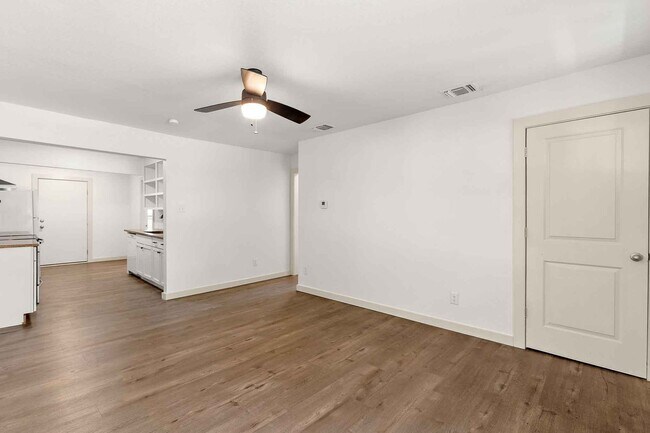 Building Photo - 1103 Haynes St