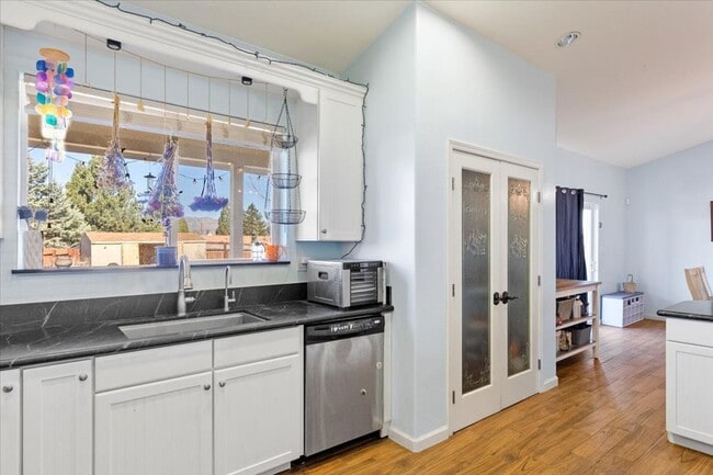 Building Photo - Stallion Springs Home!