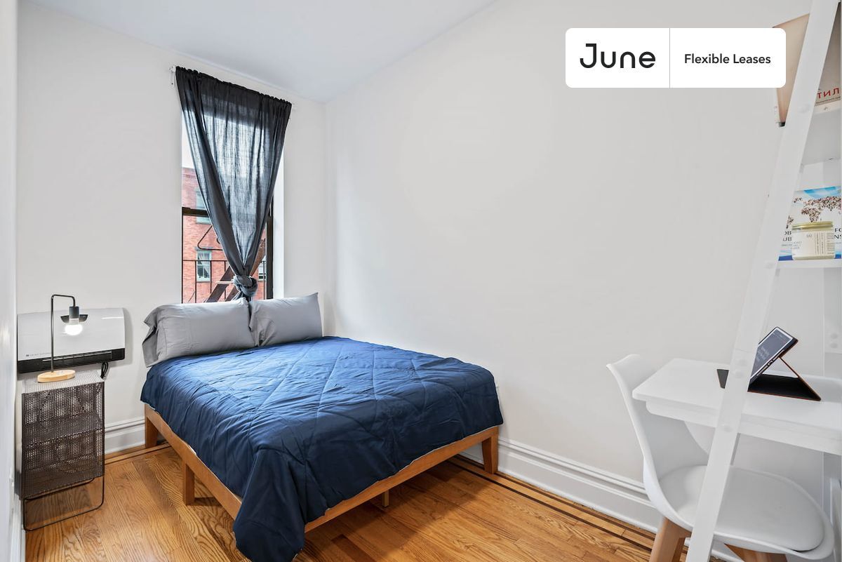 Building Photo - Great Private ROOM with Bathroom in Greenpoint