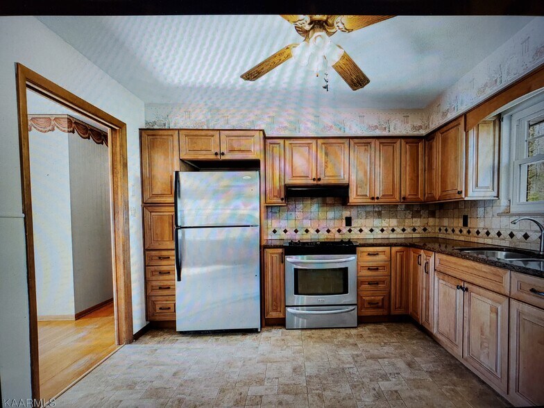 Building Photo - 616 Starlite Ln