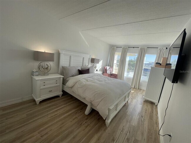 Building Photo - 3806 Gulf of Mexico Dr