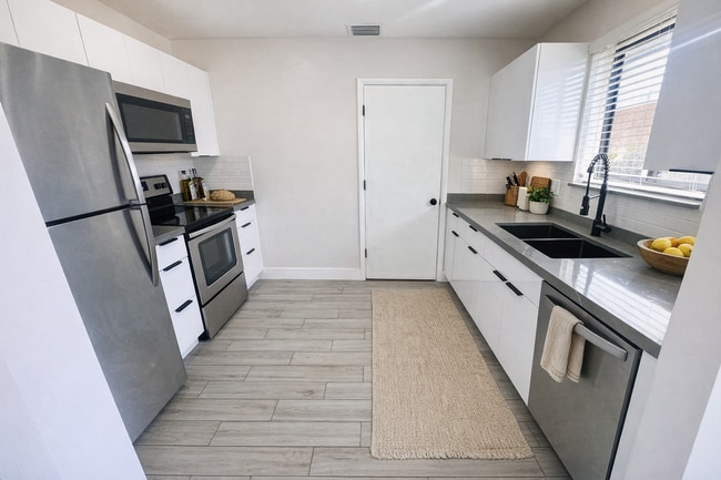 Building Photo - 412 SW 27th Terrace