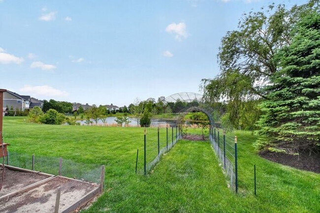 Building Photo - Modern Luxury with Waterfront Views in West Carmel