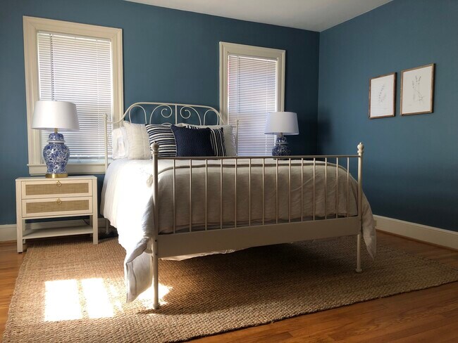 Building Photo - 109 Vintage Ave