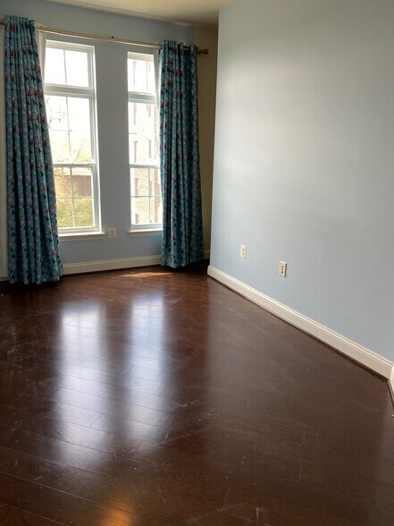 Building Photo - 1451 Belmont St NW