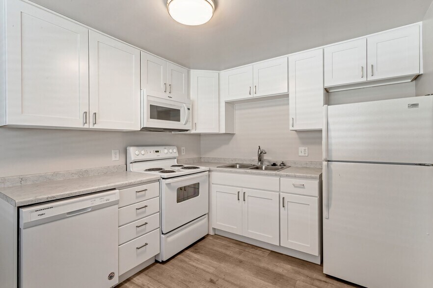 Building Photo - 2115 E 3300 S