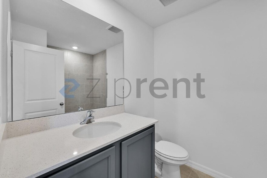 Building Photo - 17514 Northlake Grv Dr