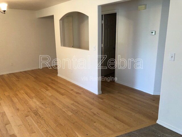 Building Photo - 3268 SW Metolius Pl