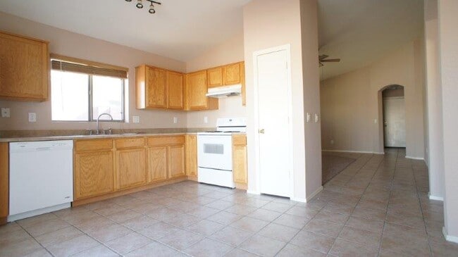 Building Photo - 6614 E Lush Vista View