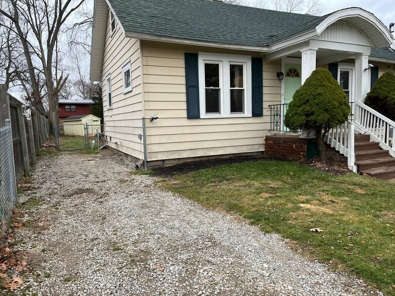 Building Photo - 631 Tisdale Ave