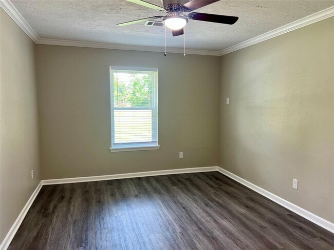 Building Photo - 17 N Linnwood Dr