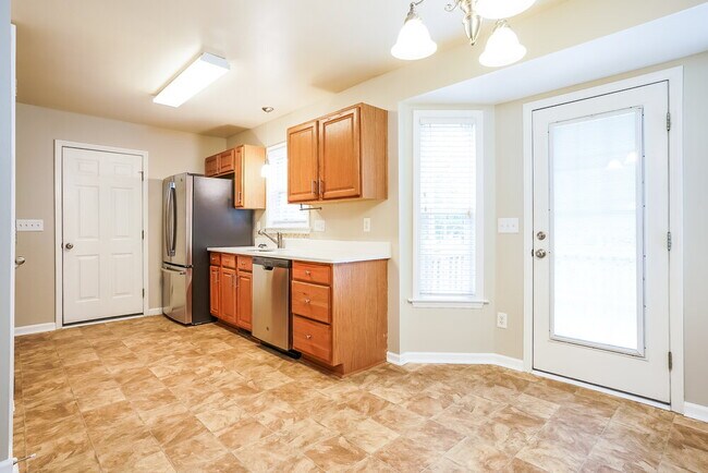 Building Photo - 305 Wood Green Dr