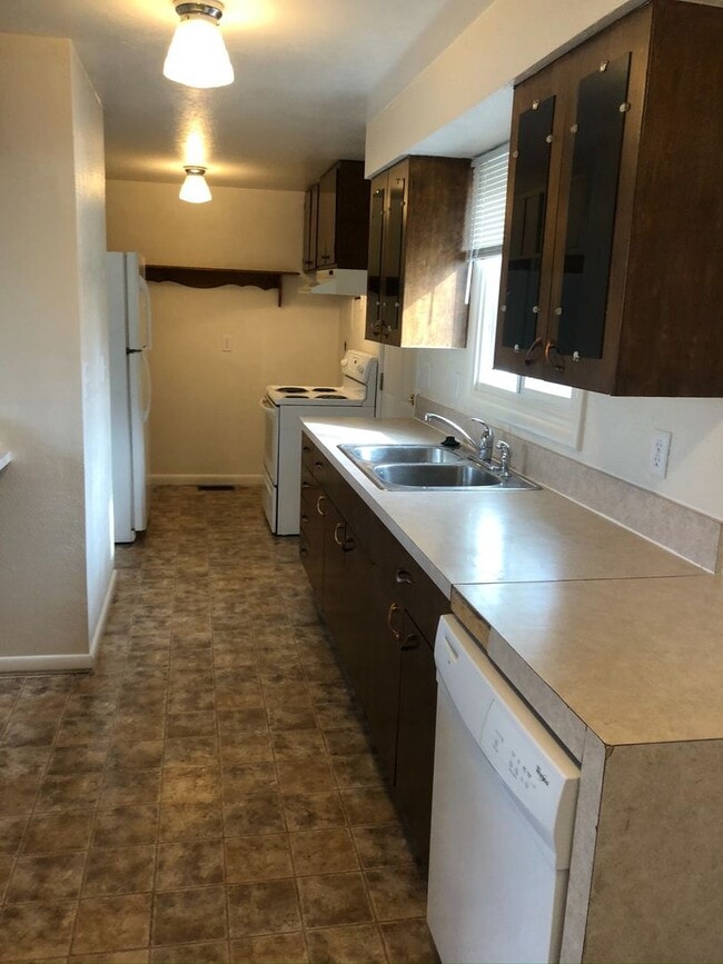 Building Photo - 3 bedroom 1 bath house