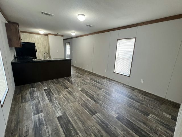 Building Photo - 1730 Daffodil Ave