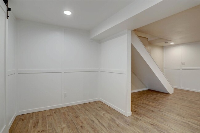Building Photo - Beautifully renovated ranch home with drea...