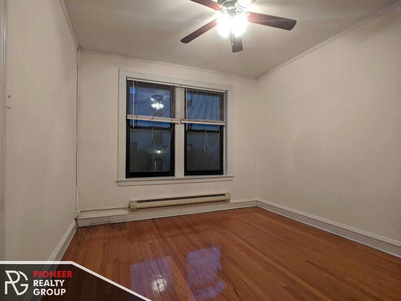 Building Photo - 1129 W Oakdale Ave