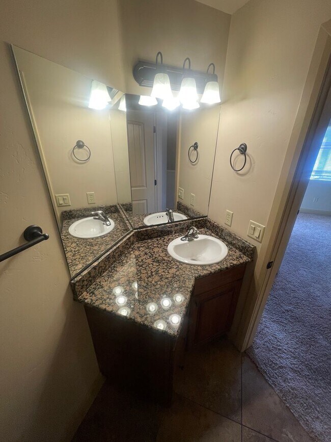 Building Photo - Cedar City Beauty