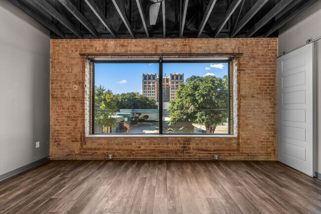 Building Photo - 901 9th St