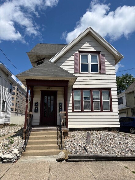 Front of Property - 212 W Hillsdale St