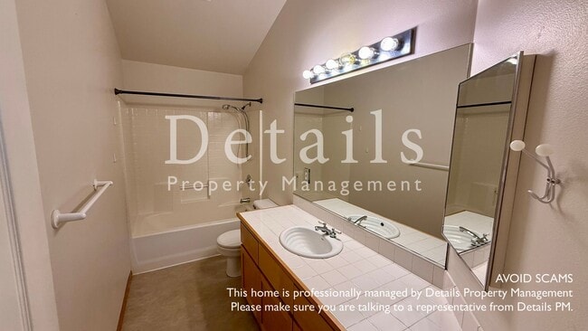 Building Photo - 140 NE Teri Ct