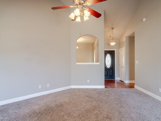 Building Photo - 13 Bobwith Ln