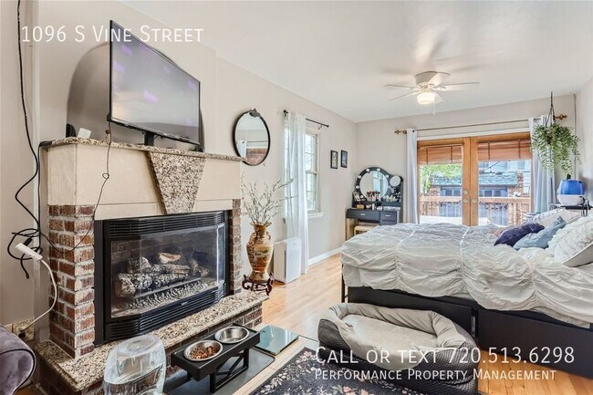 Building Photo - 1096 S Vine St