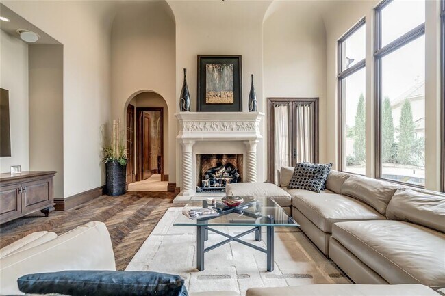 Building Photo - 5701 Mistletoe Ct