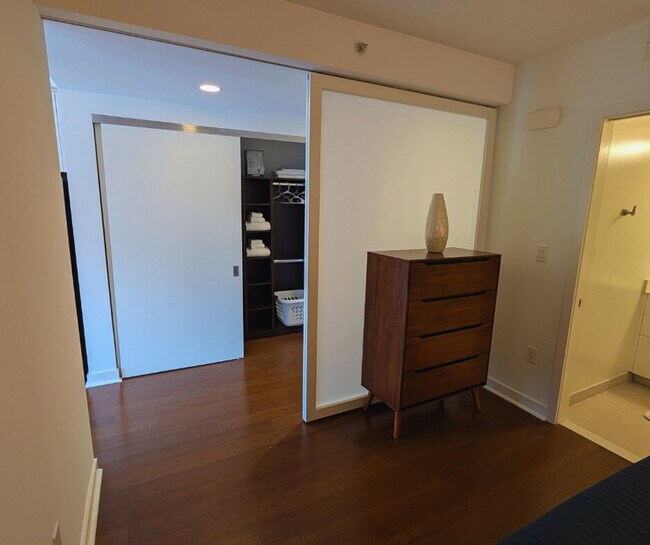 Building Photo - 900 10th St NW