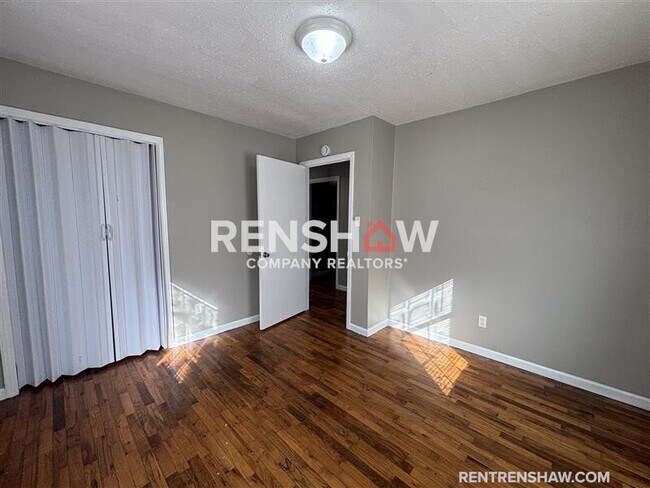 Building Photo - 291 Navy Dr