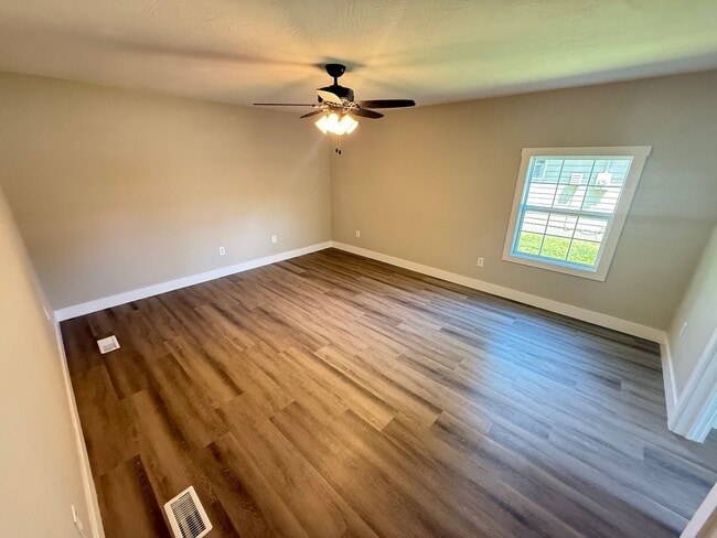 Building Photo - 4 bed 2 Bath Ozark, MO