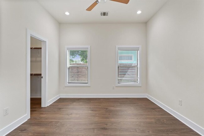 Building Photo - 720 Pedernales St