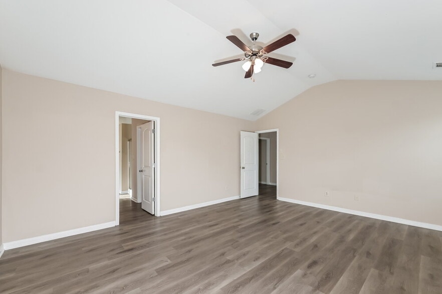 Building Photo - 4075 Whitfield Oak Way NE