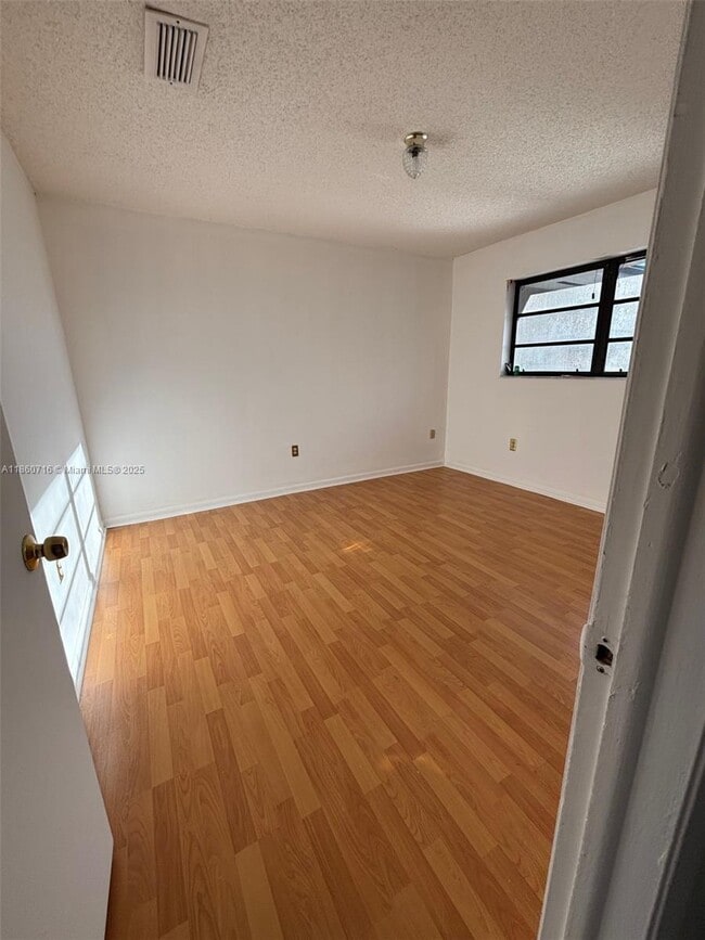 Building Photo - 2812 SW 115th Ave