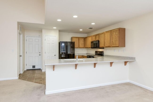 Building Photo - Clean and neat 4 bedroom, 2 bathroom single story in the Fancher Creek area 93727